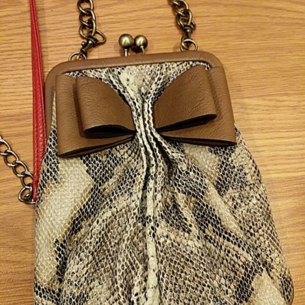 Cross body purse